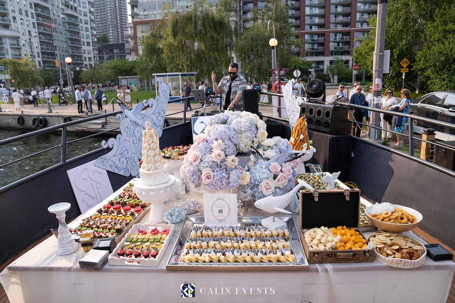 Elegant table décor with luxury  Lotus Land florals – Toronto yacht event with Galin Event 