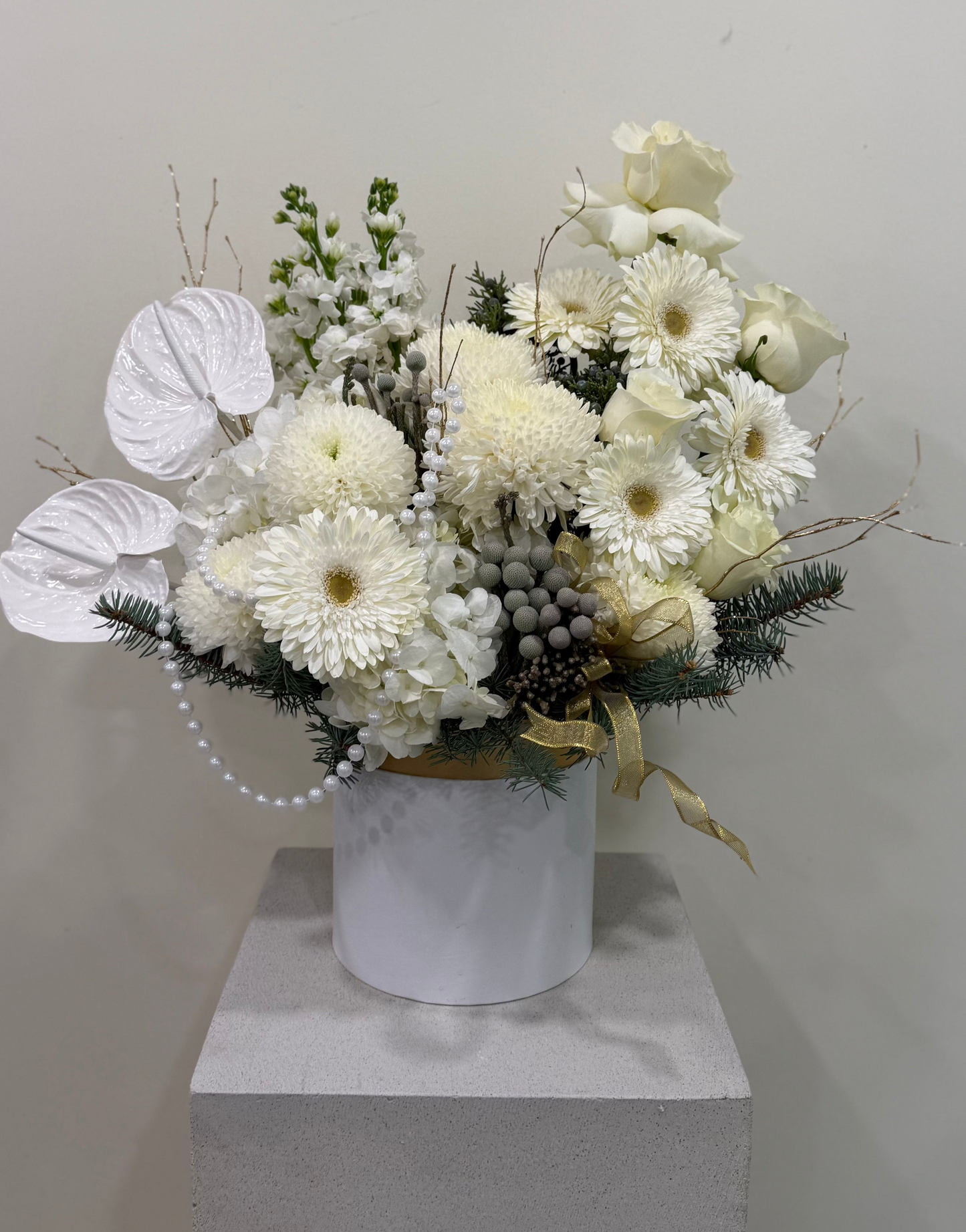 White luxury flower box with roses and chrysanthemums – Aurora flower delivery