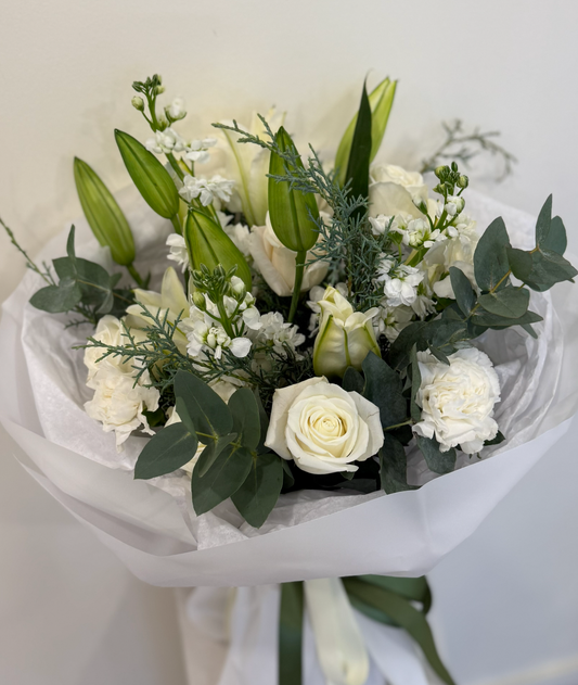 White bouquet with roses and lilies – same day flower delivery 